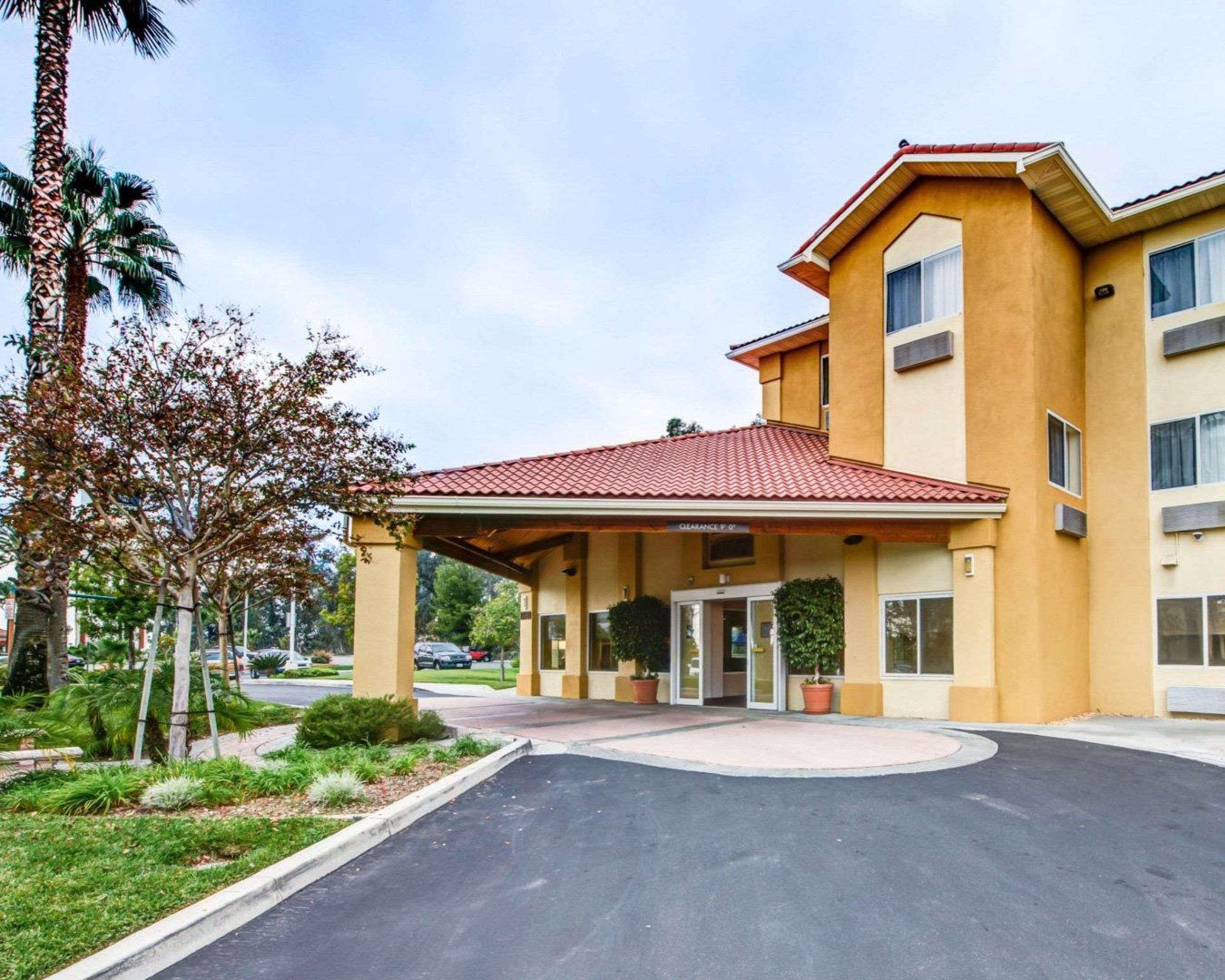Comfort Inn Fontana Exterior photo