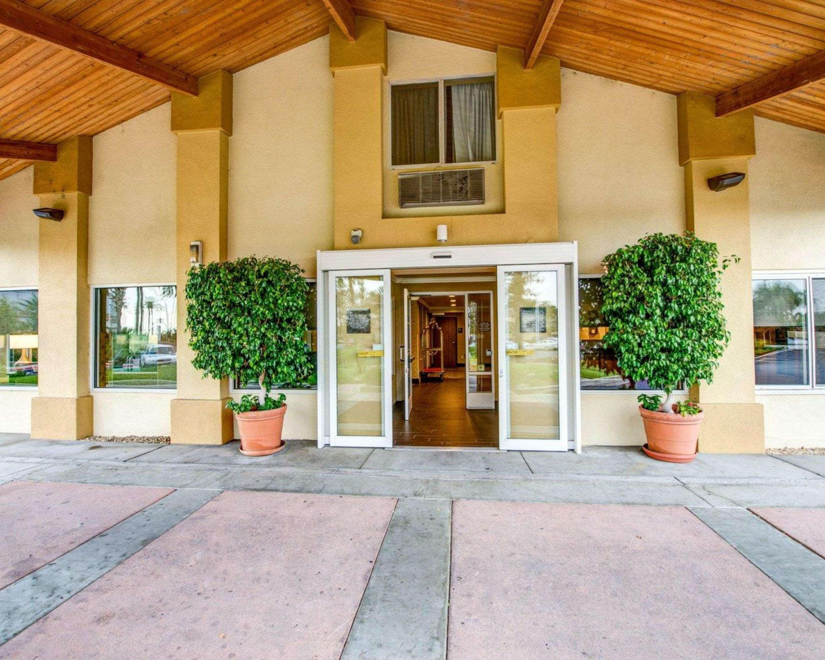 Comfort Inn Fontana Exterior photo