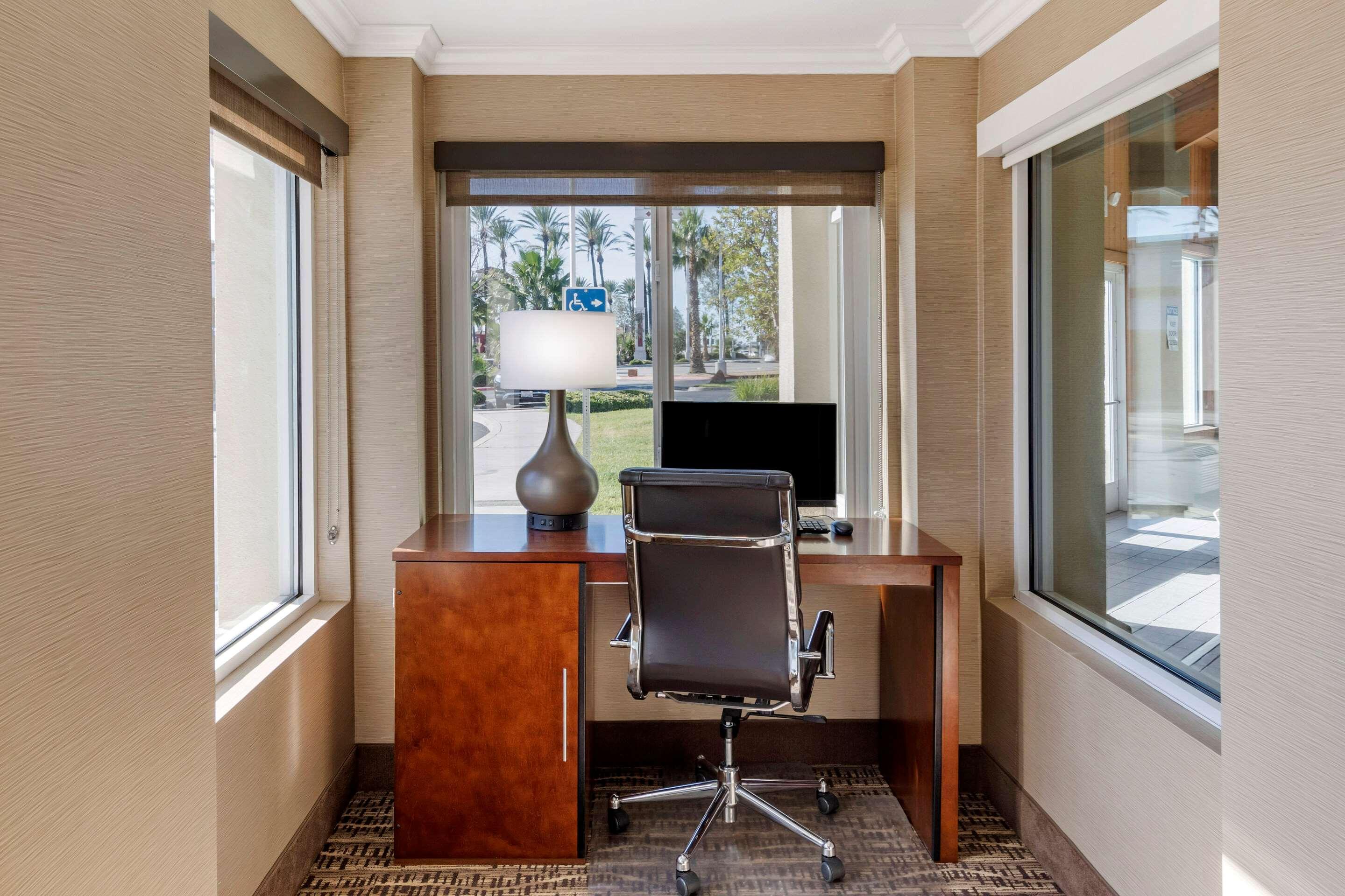 Comfort Inn Fontana Exterior photo